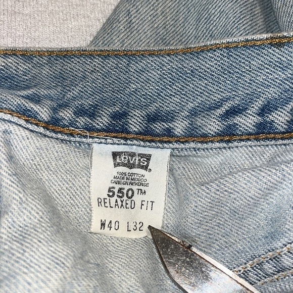 Vintage Levi’s 550 Thrashed Denim Jeans Size 40x32 - Picture 7 of 16